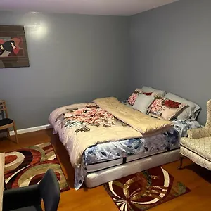 Master's Bedroom With Private Bathroom, 6 Mins To Liberty International Airport Penn Station Prudential New York It Is Central Close To Major Places Apartment